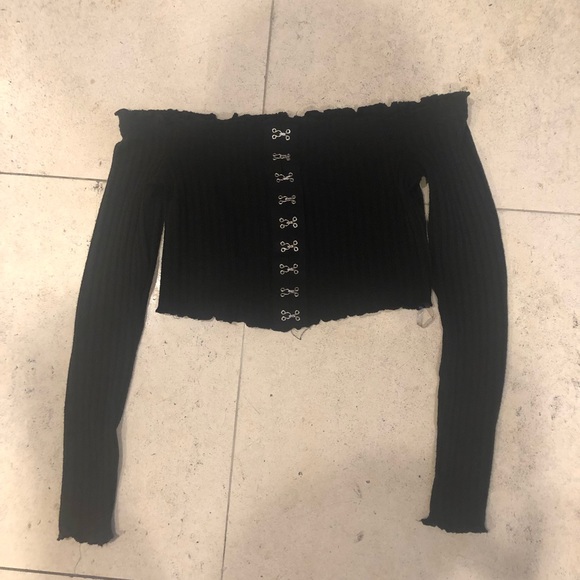Ribbed Off shoulder black hook crop top - Picture 2 of 6